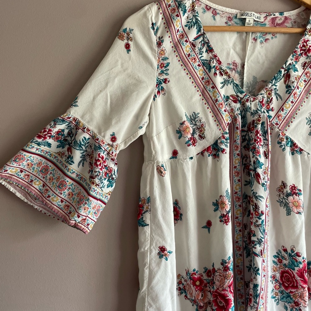 Women’s Flowy V-neck High Low Floral Cottagecore Dress, boutique size small